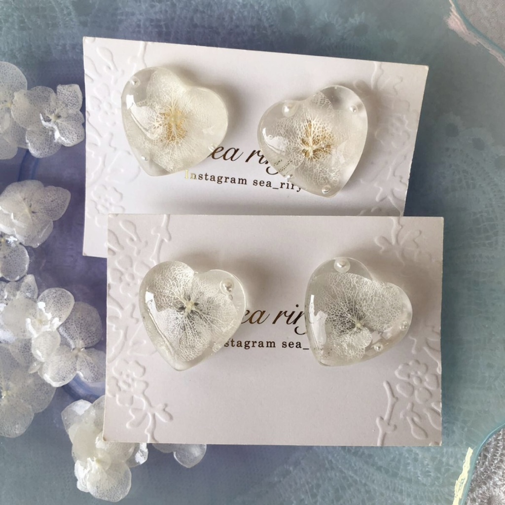 no.52 再販 紫陽花のクリアハートピアス アジサイ ホワイトアナベル ハート レジン ピアス ハンドメイド