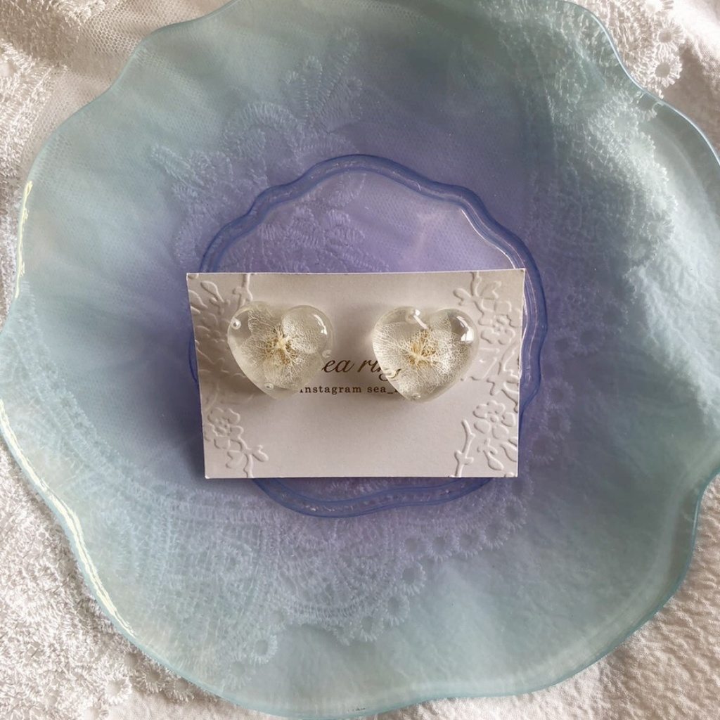 no.52 再販 紫陽花のクリアハートピアス アジサイ ホワイトアナベル ハート レジン ピアス ハンドメイド