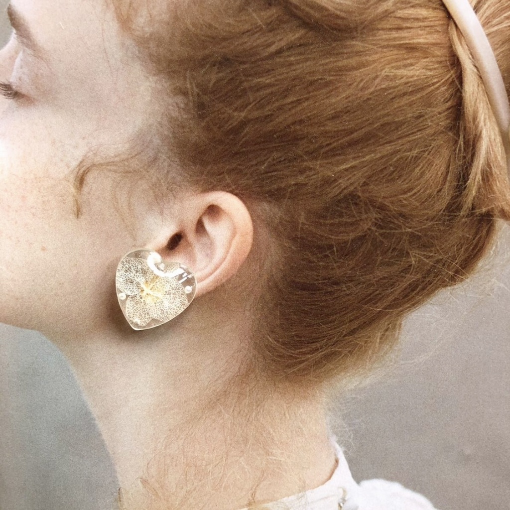 no.52 再販 紫陽花のクリアハートピアス アジサイ ホワイトアナベル ハート レジン ピアス ハンドメイド