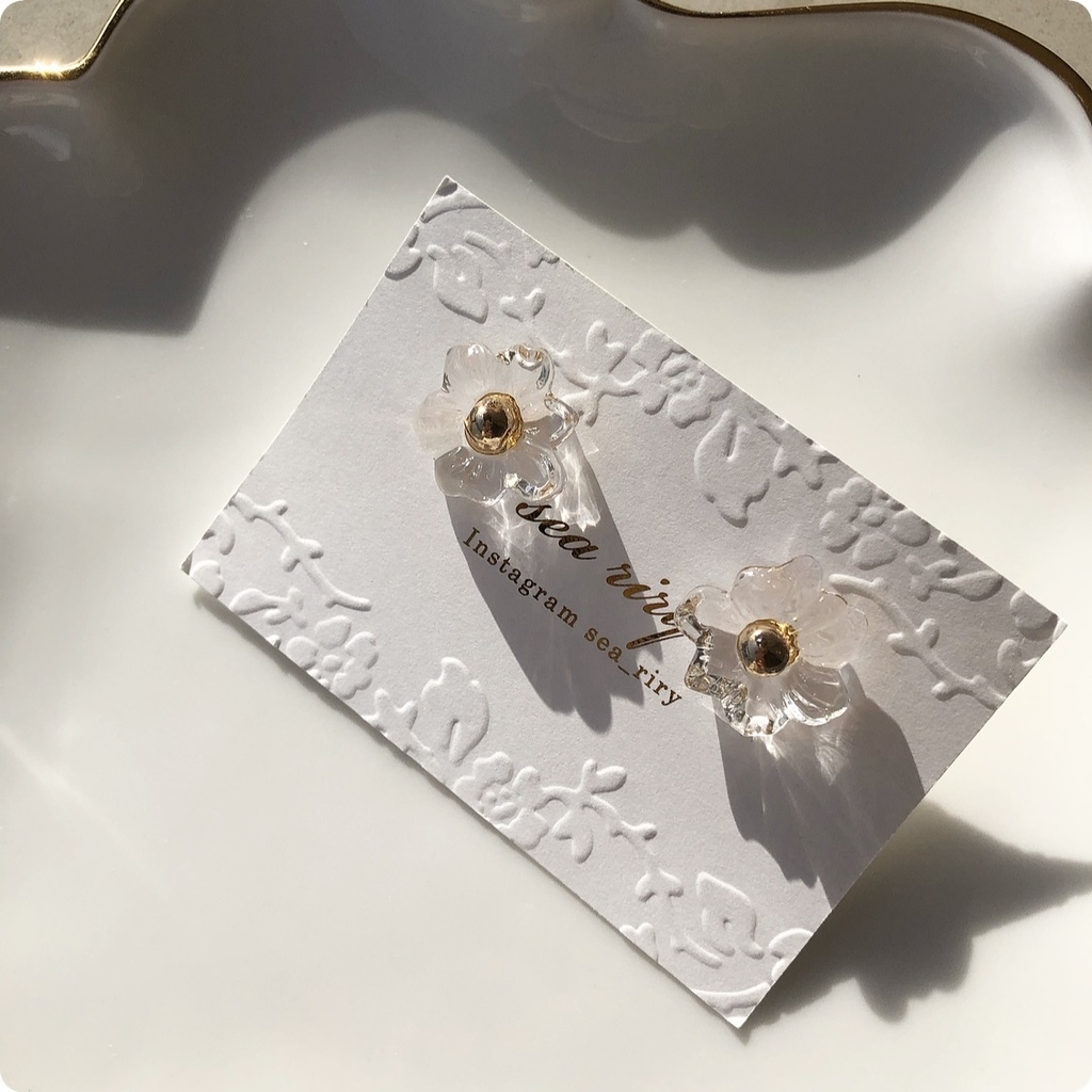 no.53 ちいさなお花のクリアフラワーピアス フラワー クリア 氷 レジン ピアス イヤリング ハンドメイド