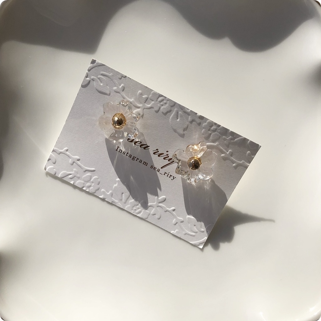 no.53 ちいさなお花のクリアフラワーピアス フラワー クリア 氷 レジン ピアス イヤリング ハンドメイド