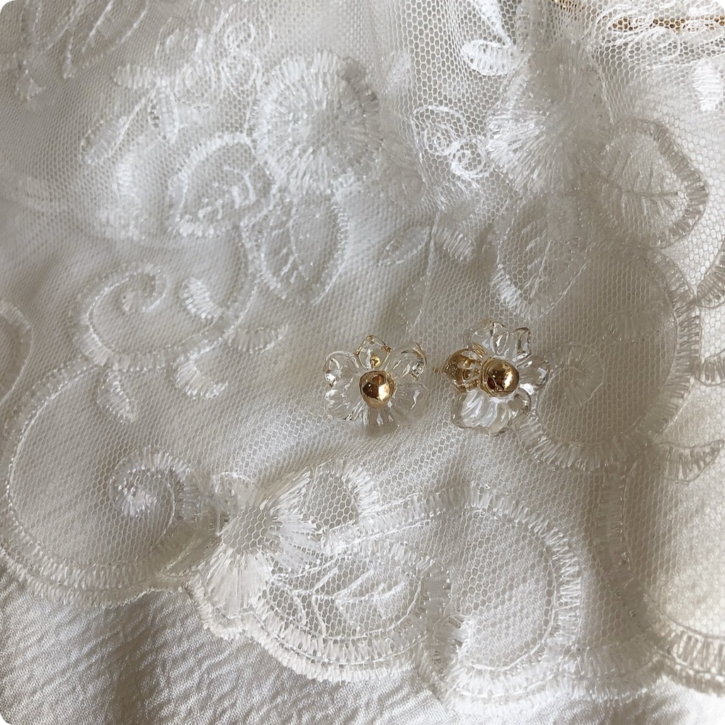 no.53 ちいさなお花のクリアフラワーピアス フラワー クリア 氷 レジン ピアス イヤリング ハンドメイド