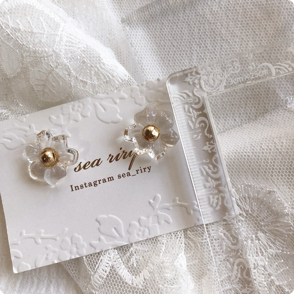 no.53 ちいさなお花のクリアフラワーピアス フラワー クリア 氷 レジン ピアス イヤリング ハンドメイド