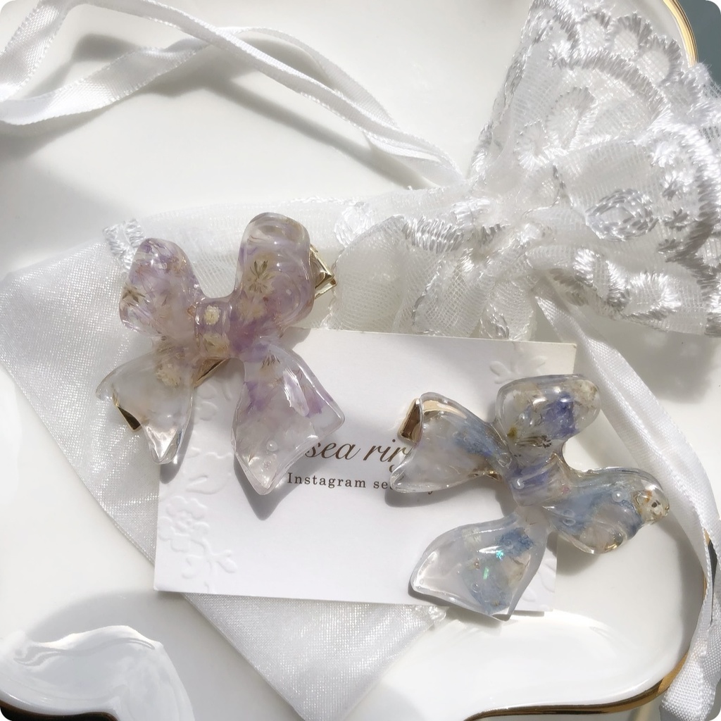 no.54 デルフィニウムとかすみ草のリボンヘアクリップ ドライフラワー ribbon 淡色 ブルー レジン ヘアクリップ ハンドメイド