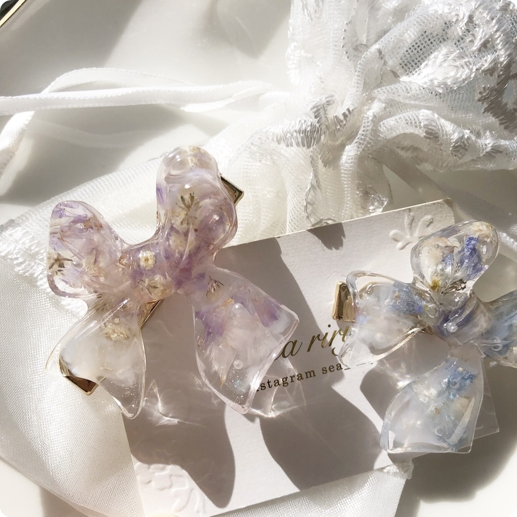 no.54 デルフィニウムとかすみ草のリボンヘアクリップ ドライフラワー ribbon 淡色 ブルー レジン ヘアクリップ ハンドメイド