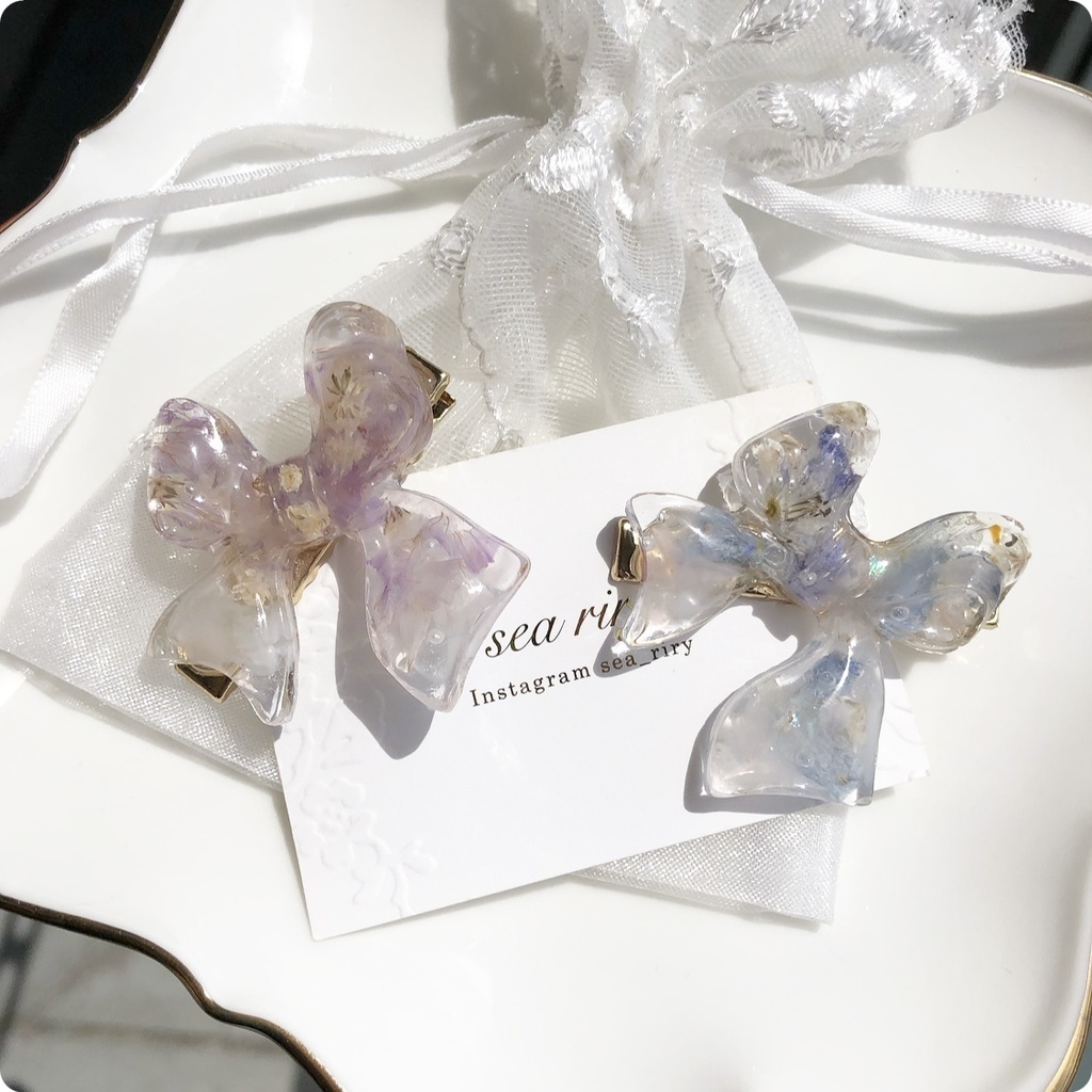 no.54 デルフィニウムとかすみ草のリボンヘアクリップ ドライフラワー ribbon 淡色 ブルー レジン ヘアクリップ ハンドメイド