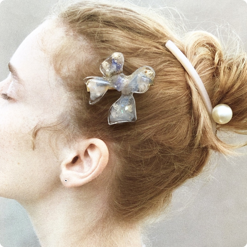no.54 デルフィニウムとかすみ草のリボンヘアクリップ ドライフラワー ribbon 淡色 ブルー レジン ヘアクリップ ハンドメイド