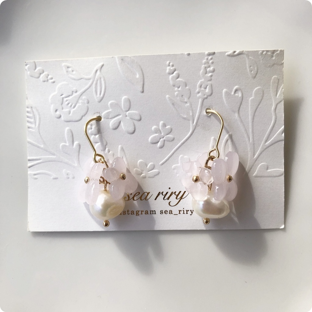 no.56 紫陽花と淡水パールのゆらゆらピアス アジサイ パール レジン ピアス イヤリング