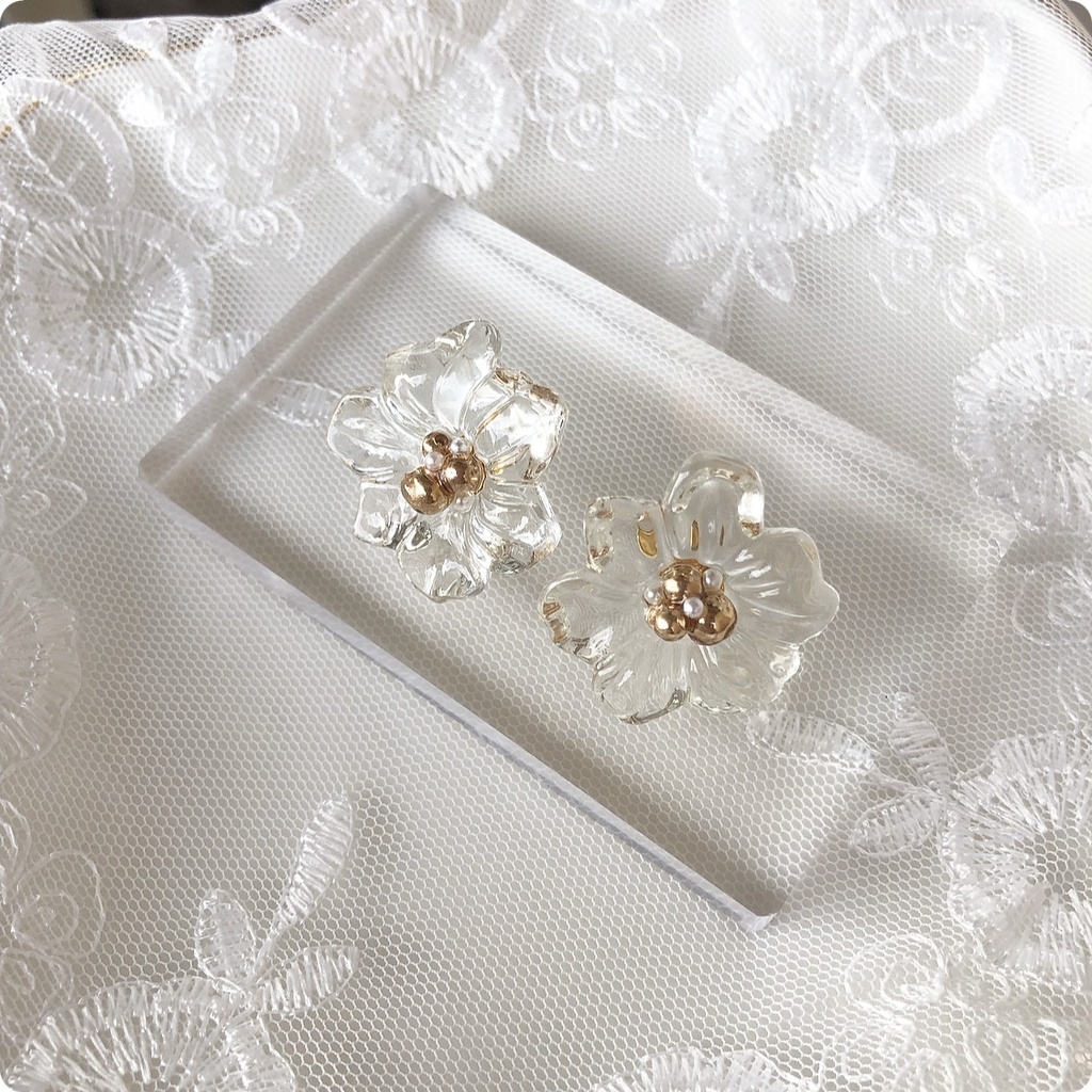 no.57 つやつやクリアのフラワーピアス 氷 クリアピアス フラワー レジン ピアス イヤリング ハンドメイド