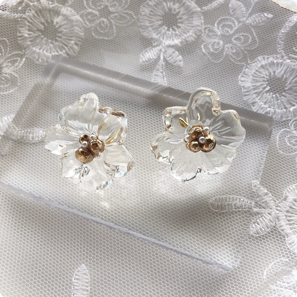 no.57 つやつやクリアのフラワーピアス 氷 クリアピアス フラワー レジン ピアス イヤリング ハンドメイド
