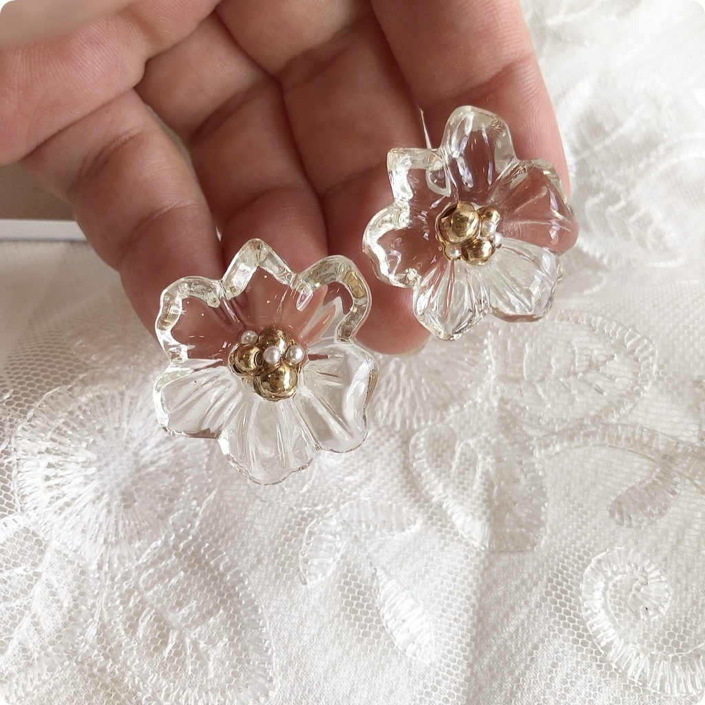 no.57 つやつやクリアのフラワーピアス 氷 クリアピアス フラワー レジン ピアス イヤリング ハンドメイド