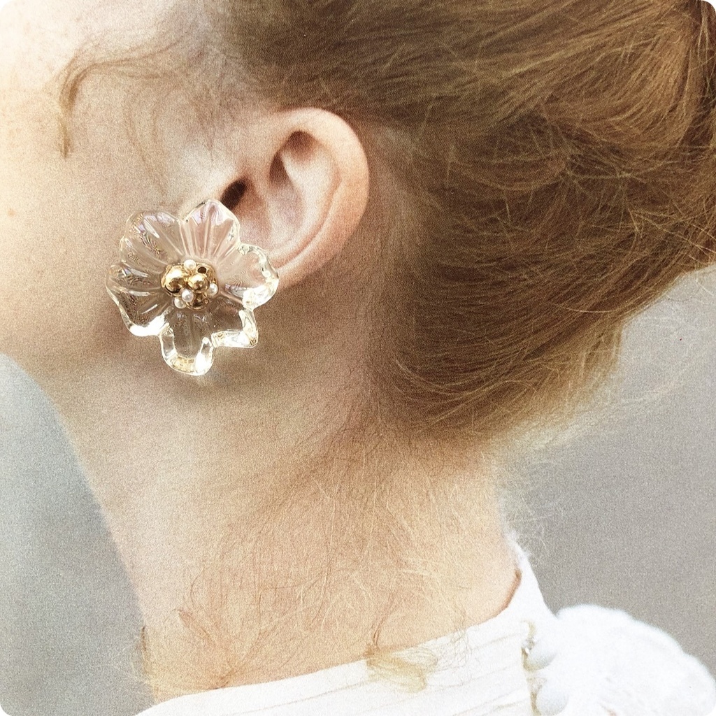 no.57 つやつやクリアのフラワーピアス 氷 クリアピアス フラワー レジン ピアス イヤリング ハンドメイド