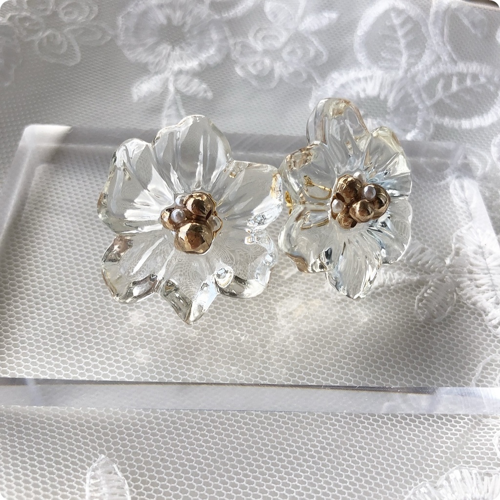 no.57 つやつやクリアのフラワーピアス 氷 クリアピアス フラワー レジン ピアス イヤリング ハンドメイド