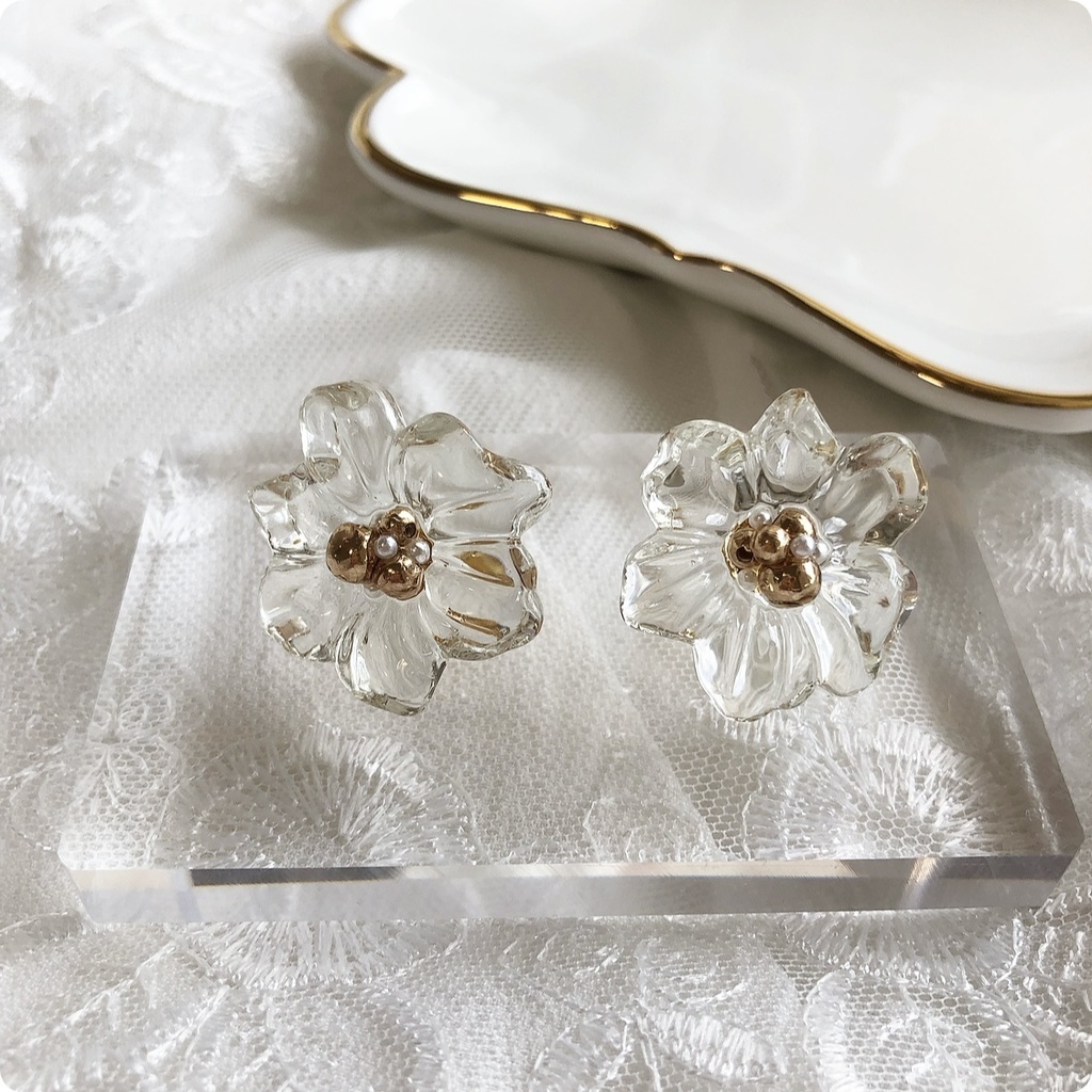 no.57 つやつやクリアのフラワーピアス 氷 クリアピアス フラワー レジン ピアス イヤリング ハンドメイド