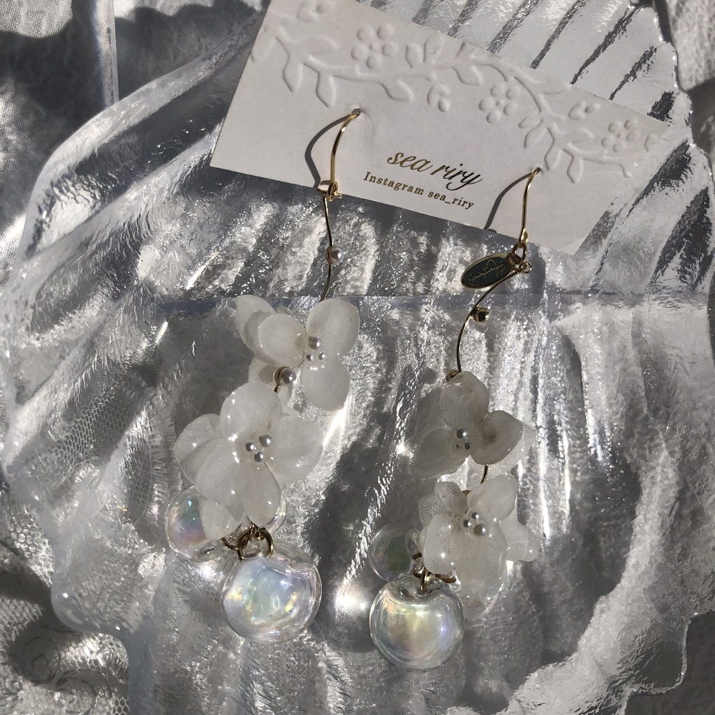 no.58 紫陽花としゃぼん玉のゆらゆらピアス あじさい パール クリア オーロラ レジン ピアス イヤリング