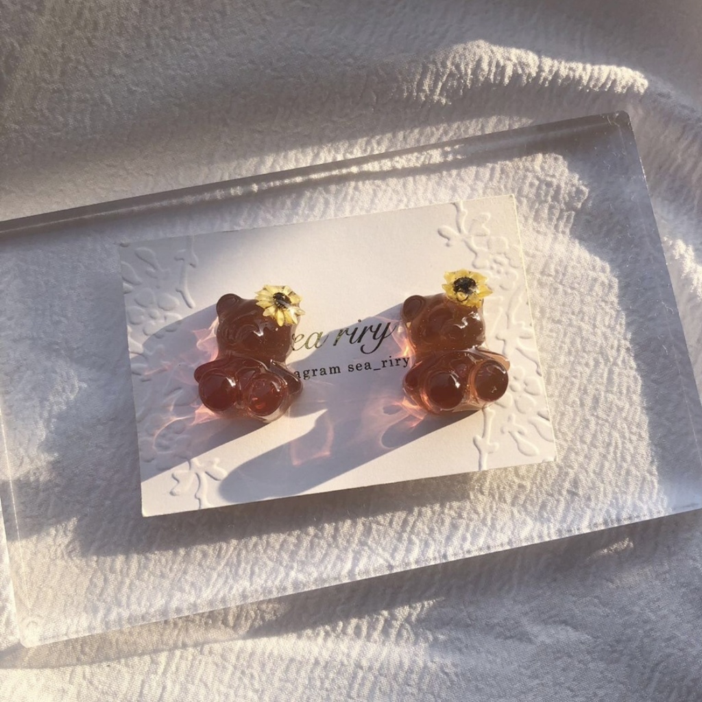 no.69 限定 sale こんがり日焼けしたひまわりくまさん 向日葵 スターフラワー くまさん teddybear レジンピアス イヤリング ハンドメイド