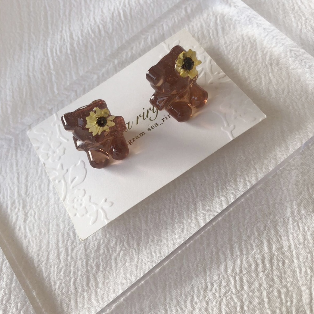 no.69 限定 sale こんがり日焼けしたひまわりくまさん 向日葵 スターフラワー くまさん teddybear レジンピアス イヤリング ハンドメイド