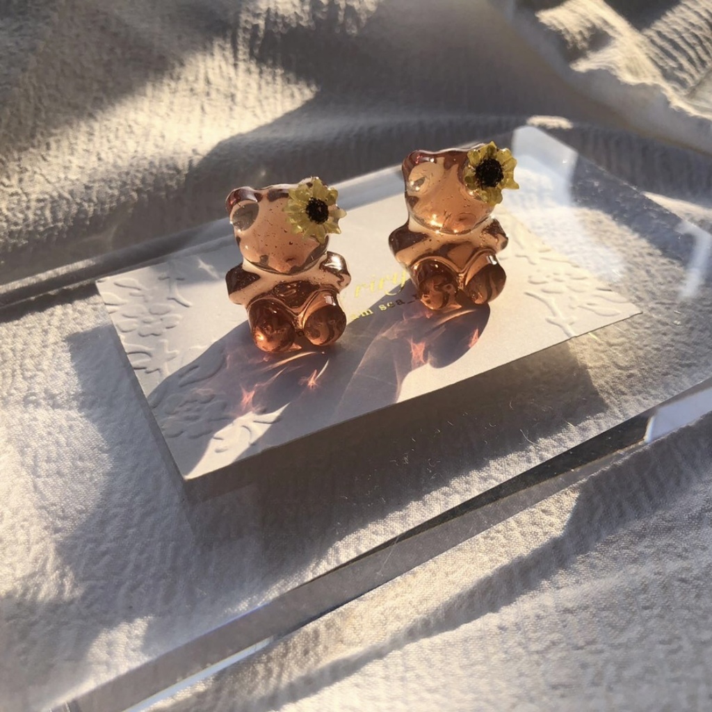 no.69 限定 sale こんがり日焼けしたひまわりくまさん 向日葵 スターフラワー くまさん teddybear レジンピアス イヤリング ハンドメイド