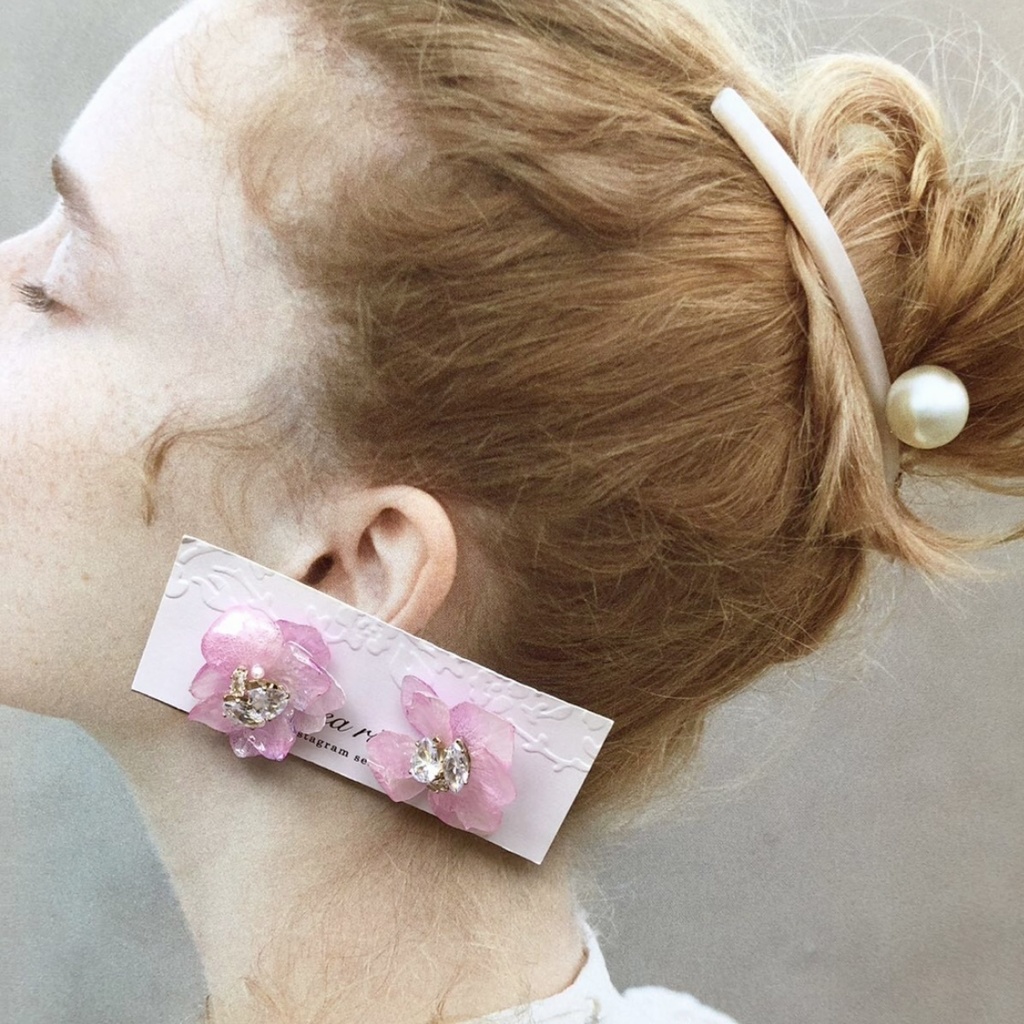 no.80 紫陽花のビジューピアス ドライフラワー アジサイ 本物のお花 レジンピアス ハンドメイドピアス