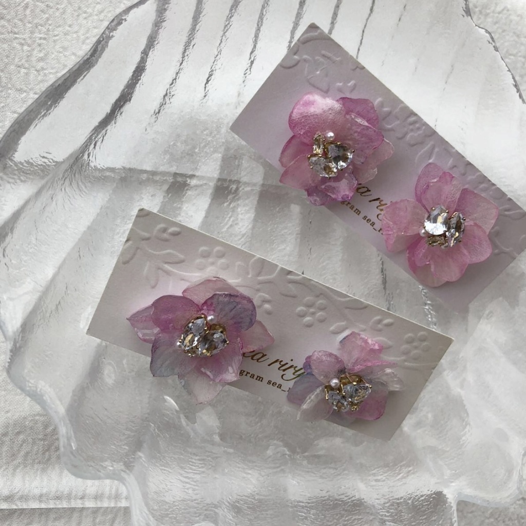 no.80 紫陽花のビジューピアス ドライフラワー アジサイ 本物のお花 レジンピアス ハンドメイドピアス