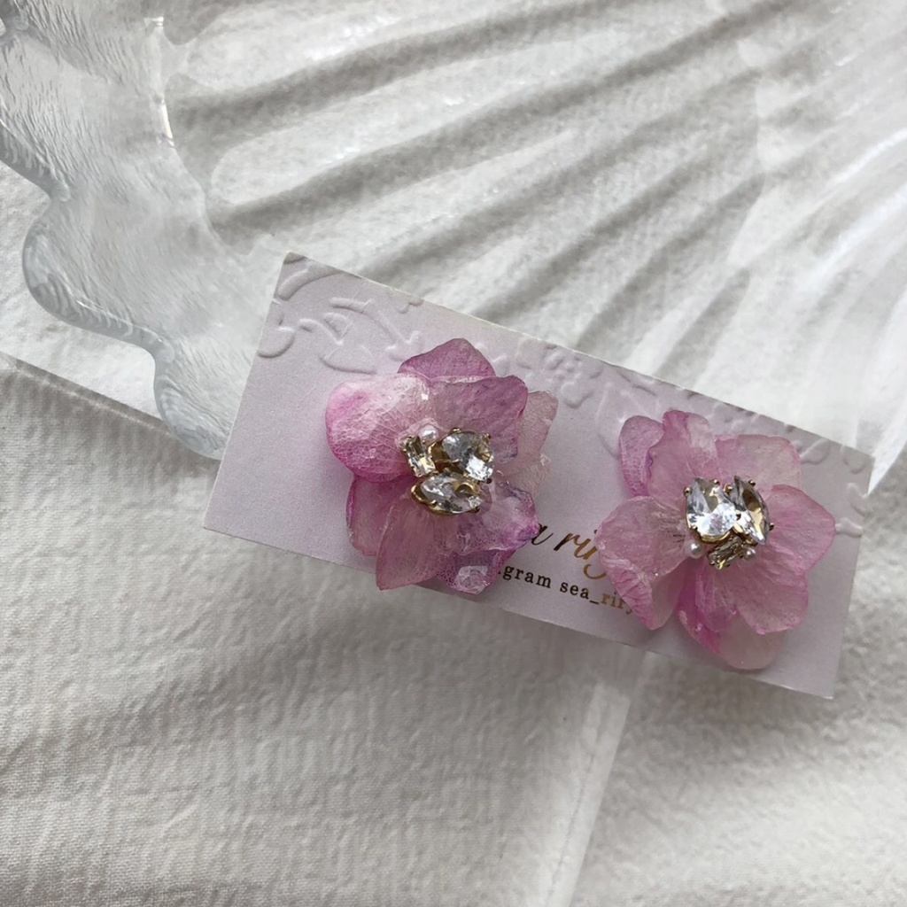 no.80 紫陽花のビジューピアス ドライフラワー アジサイ 本物のお花 レジンピアス ハンドメイドピアス