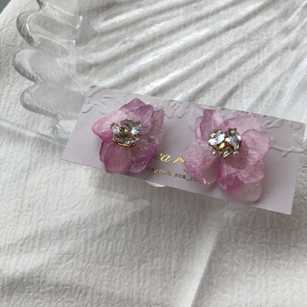 no.80 紫陽花のビジューピアス ドライフラワー アジサイ 本物のお花 レジンピアス ハンドメイドピアス