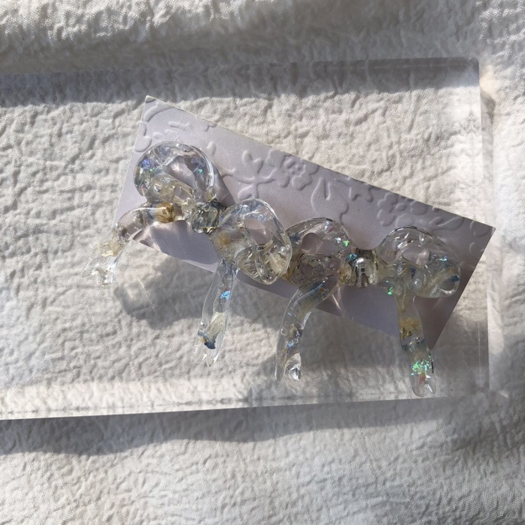 no.83 限定1点のみ デルフィニウムとかすみ草のフラワーリボンピアス ribbon ドライフラワー サージカルステンレス