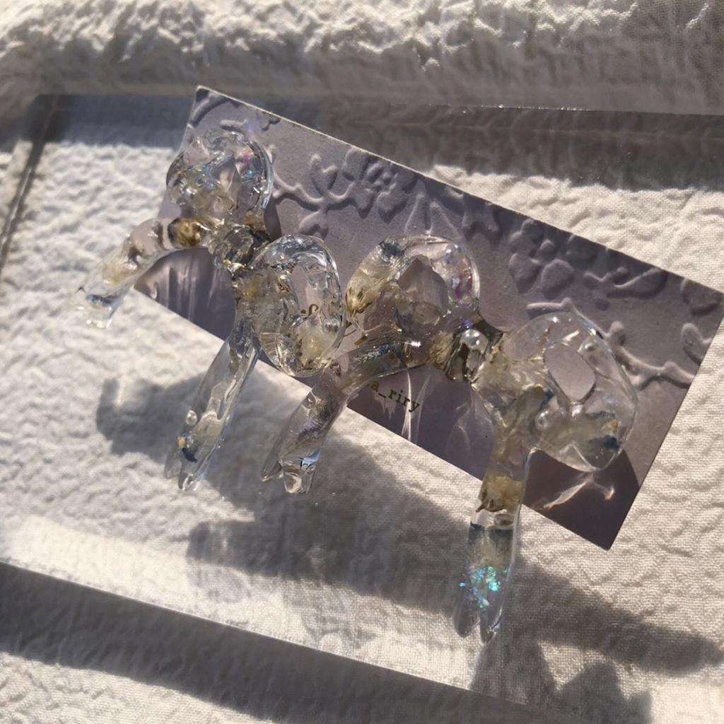 no.83 限定1点のみ デルフィニウムとかすみ草のフラワーリボンピアス ribbon ドライフラワー サージカルステンレス