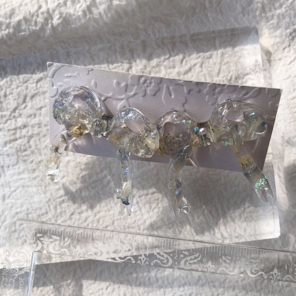 no.83 限定1点のみ デルフィニウムとかすみ草のフラワーリボンピアス ribbon ドライフラワー サージカルステンレス