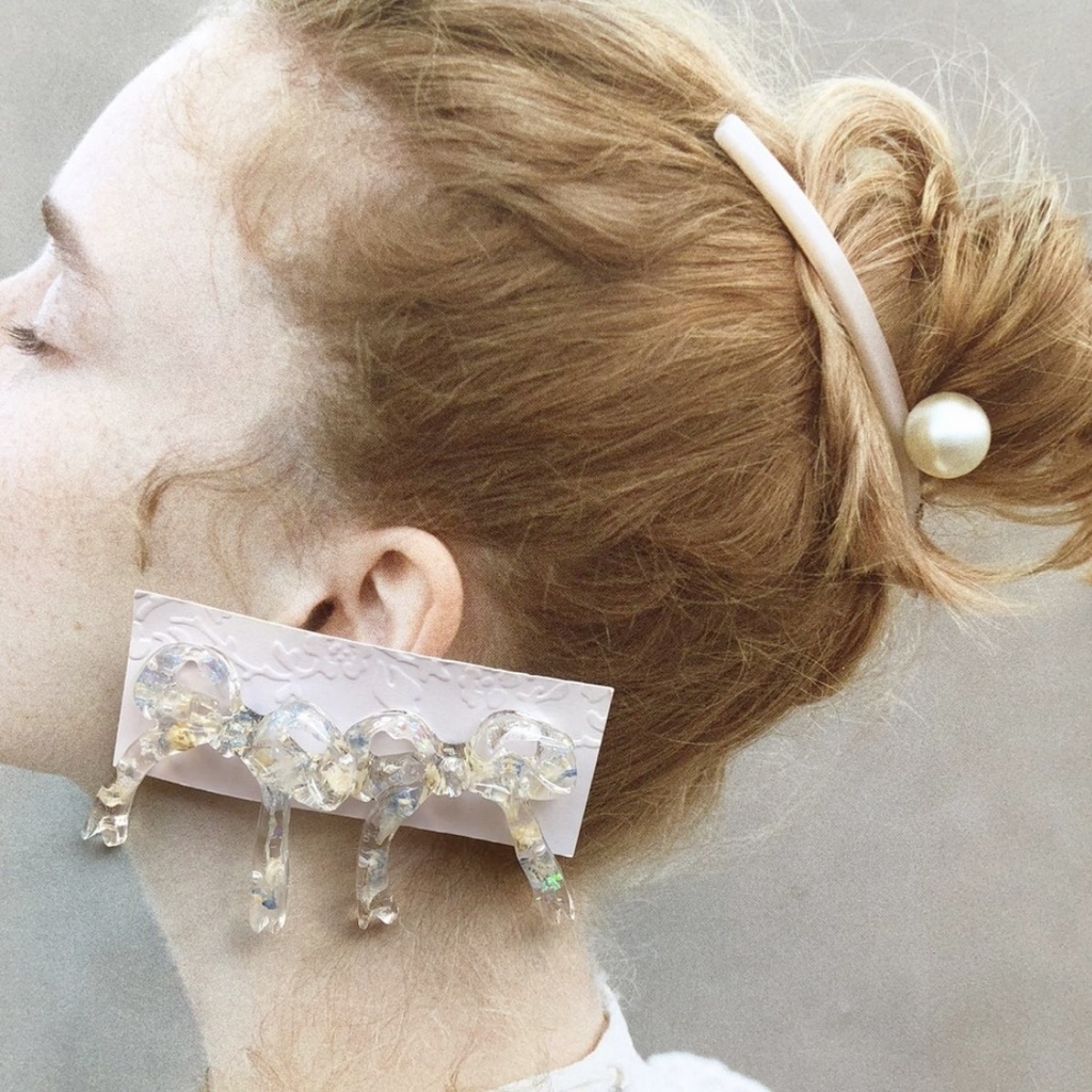 no.83 限定1点のみ デルフィニウムとかすみ草のフラワーリボンピアス ribbon ドライフラワー サージカルステンレス