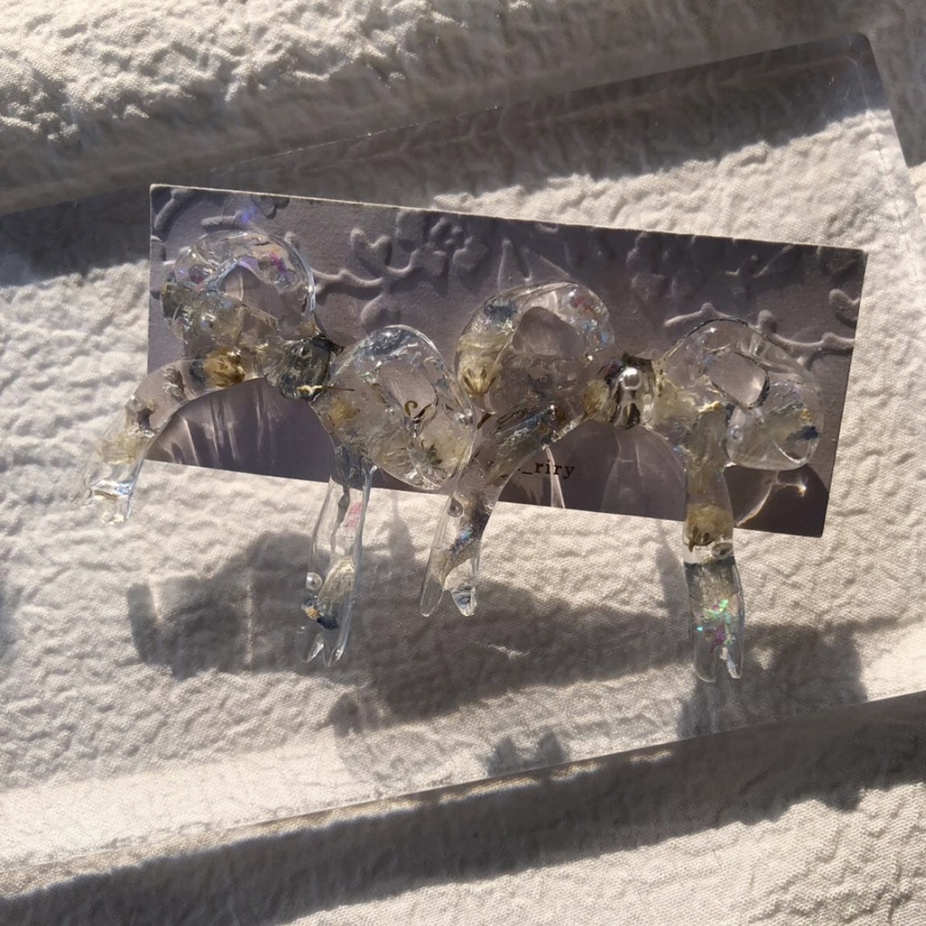 no.83 限定1点のみ デルフィニウムとかすみ草のフラワーリボンピアス ribbon ドライフラワー サージカルステンレス