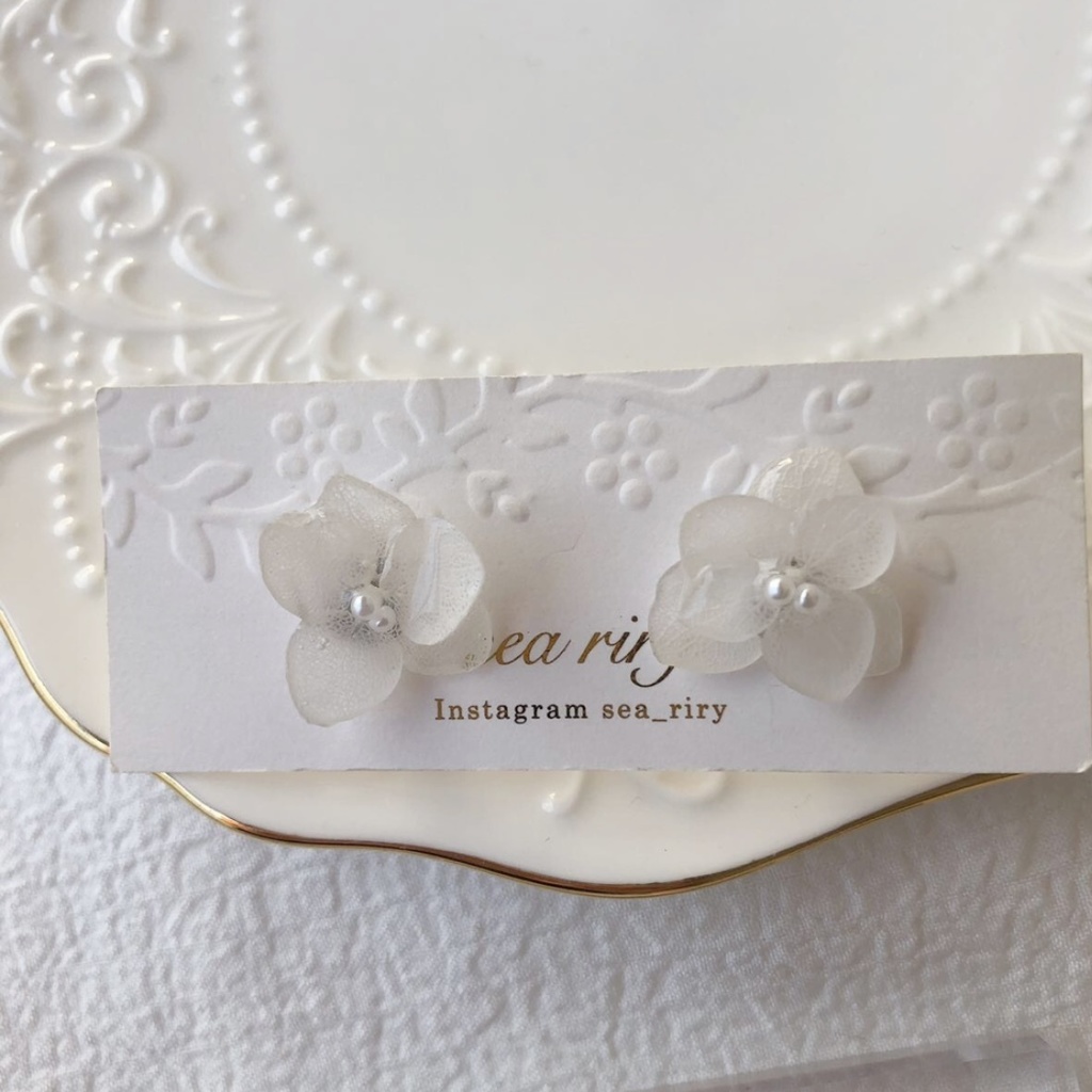 no.92 大人気 再販 ちいさな紫陽花のピアス あじさい パール ホワイトアナベル 本物のお花 ハンドメイドピアス