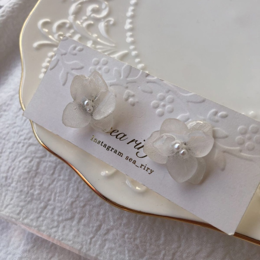 no.92 大人気 再販 ちいさな紫陽花のピアス あじさい パール ホワイトアナベル 本物のお花 ハンドメイドピアス