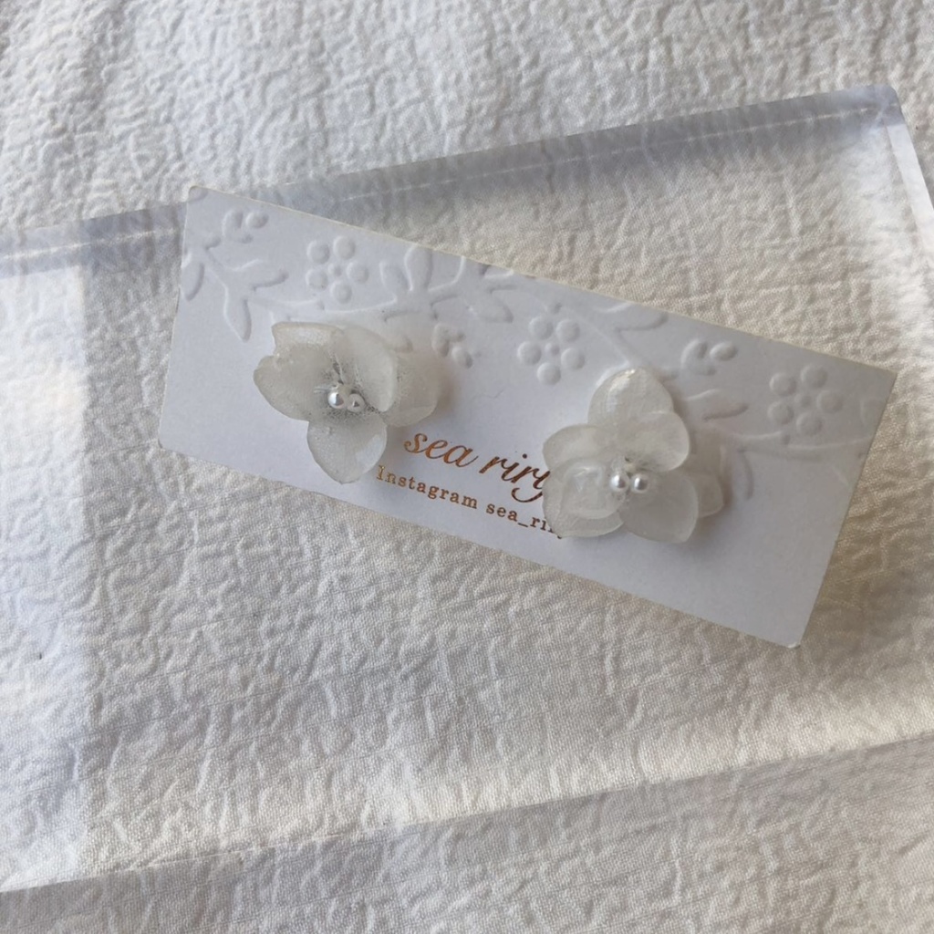 no.92 大人気 再販 ちいさな紫陽花のピアス あじさい パール ホワイトアナベル 本物のお花 ハンドメイドピアス