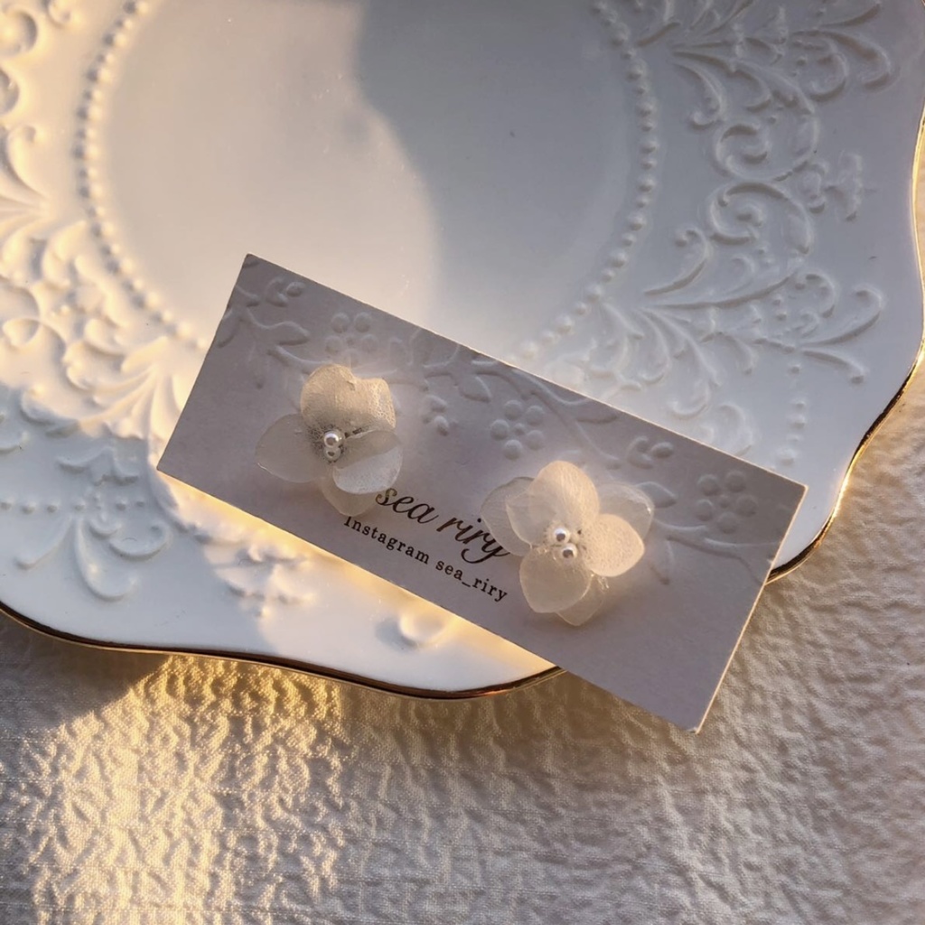 no.92 大人気 再販 ちいさな紫陽花のピアス あじさい パール ホワイトアナベル 本物のお花 ハンドメイドピアス