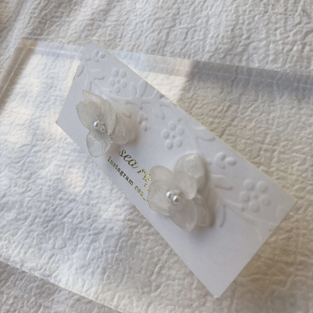 no.92 大人気 再販 ちいさな紫陽花のピアス あじさい パール ホワイトアナベル 本物のお花 ハンドメイドピアス