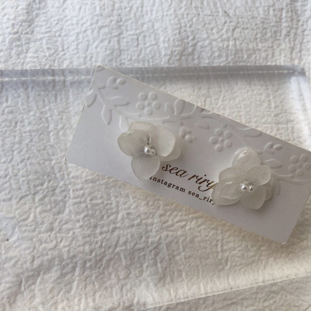 no.92 大人気 再販 ちいさな紫陽花のピアス あじさい パール ホワイトアナベル 本物のお花 ハンドメイドピアス