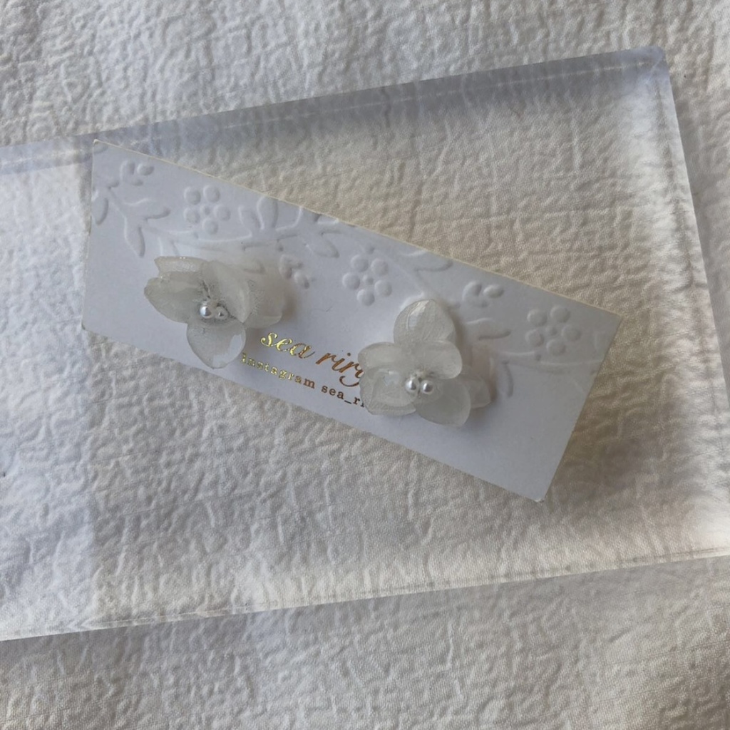 no.92 大人気 再販 ちいさな紫陽花のピアス あじさい パール ホワイトアナベル 本物のお花 ハンドメイドピアス