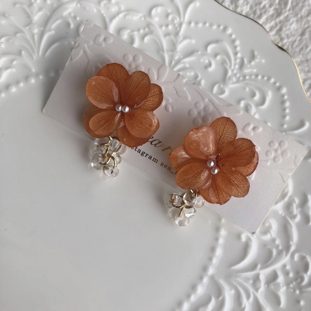 no.94 ブリックオレンジの紫陽花ゆらゆらピアス あじさい 本物のお花 チェコビーズ ファルファーレ サージカルステンレスポスト