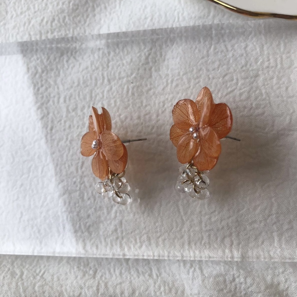 no.94 ブリックオレンジの紫陽花ゆらゆらピアス あじさい 本物のお花 チェコビーズ ファルファーレ サージカルステンレスポスト