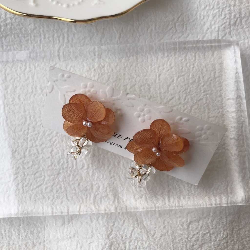 no.94 ブリックオレンジの紫陽花ゆらゆらピアス あじさい 本物のお花 チェコビーズ ファルファーレ サージカルステンレスポスト