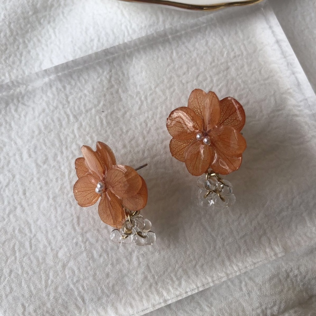 no.94 ブリックオレンジの紫陽花ゆらゆらピアス あじさい 本物のお花 チェコビーズ ファルファーレ サージカルステンレスポスト