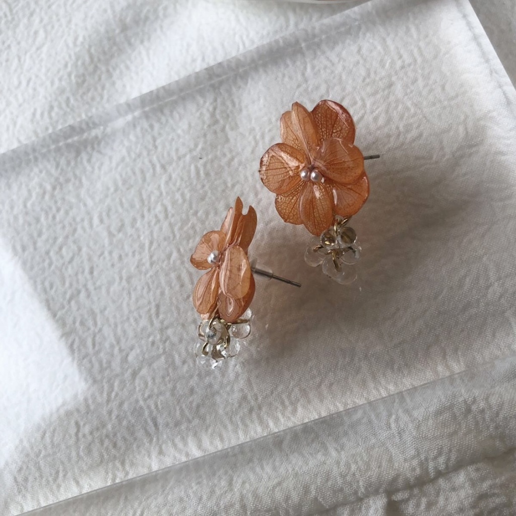 no.94 ブリックオレンジの紫陽花ゆらゆらピアス あじさい 本物のお花 チェコビーズ ファルファーレ サージカルステンレスポスト