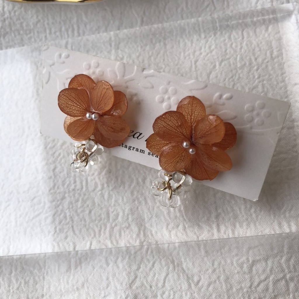 no.94 ブリックオレンジの紫陽花ゆらゆらピアス あじさい 本物のお花 チェコビーズ ファルファーレ サージカルステンレスポスト