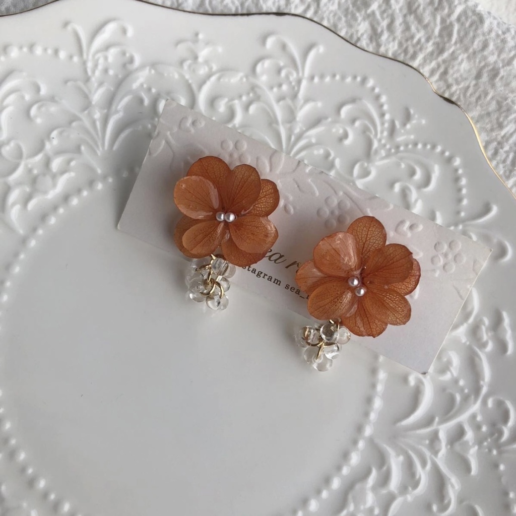 no.94 ブリックオレンジの紫陽花ゆらゆらピアス あじさい 本物のお花 チェコビーズ ファルファーレ サージカルステンレスポスト