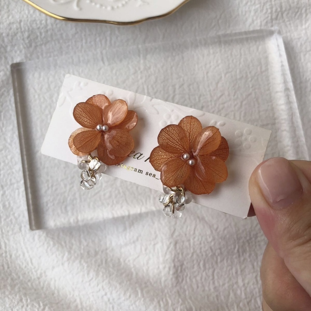 no.94 ブリックオレンジの紫陽花ゆらゆらピアス あじさい 本物のお花 チェコビーズ ファルファーレ サージカルステンレスポスト