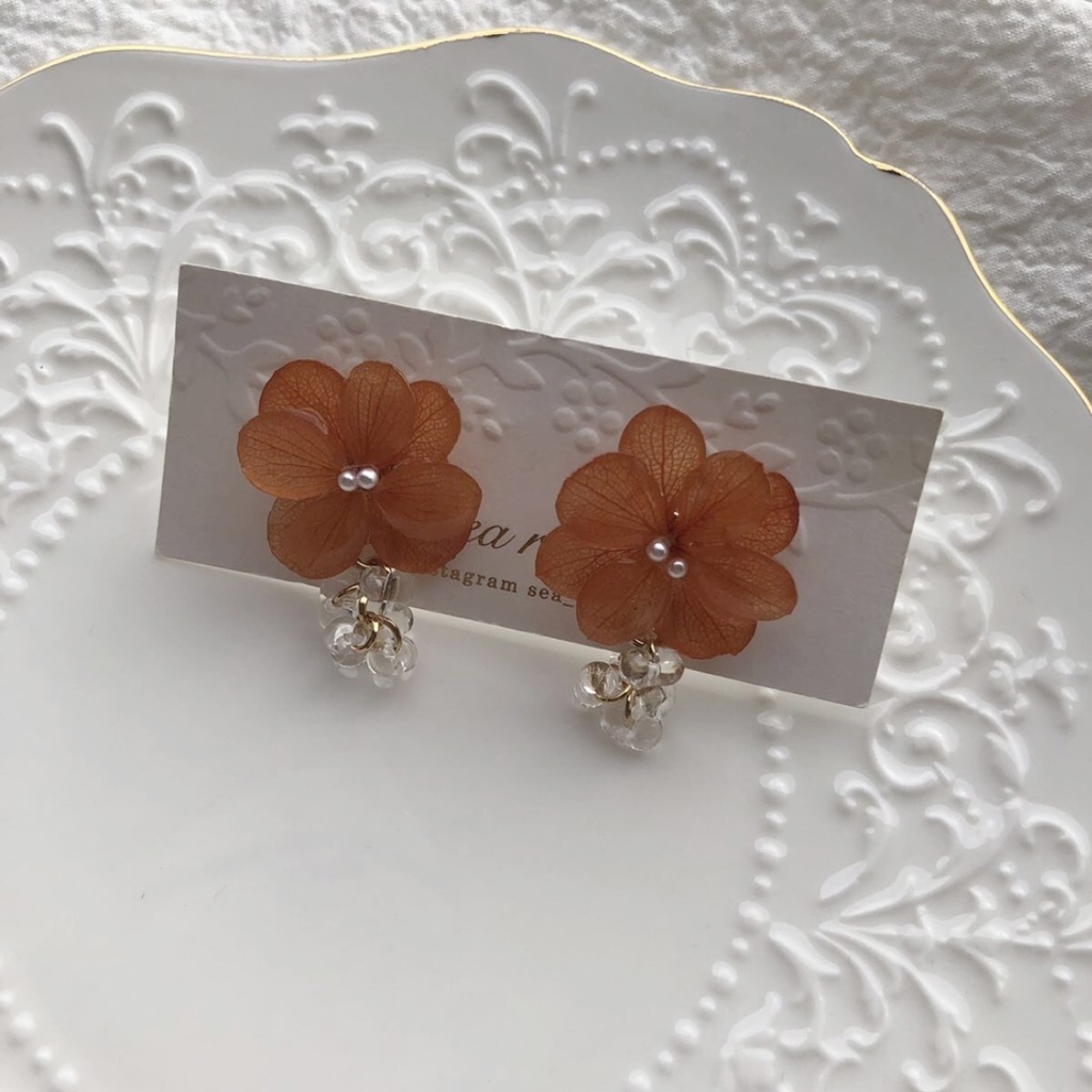 no.94 ブリックオレンジの紫陽花ゆらゆらピアス あじさい 本物のお花 チェコビーズ ファルファーレ サージカルステンレスポスト