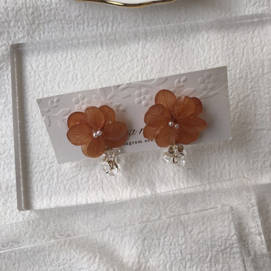 no.94 ブリックオレンジの紫陽花ゆらゆらピアス あじさい 本物のお花 チェコビーズ ファルファーレ サージカルステンレスポスト