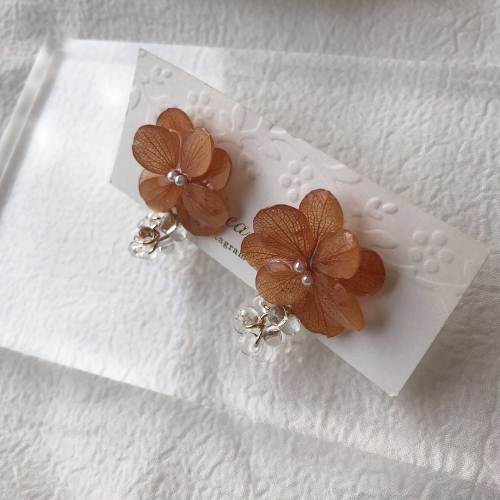 no.94 ブリックオレンジの紫陽花ゆらゆらピアス あじさい 本物のお花 チェコビーズ ファルファーレ サージカルステンレスポスト