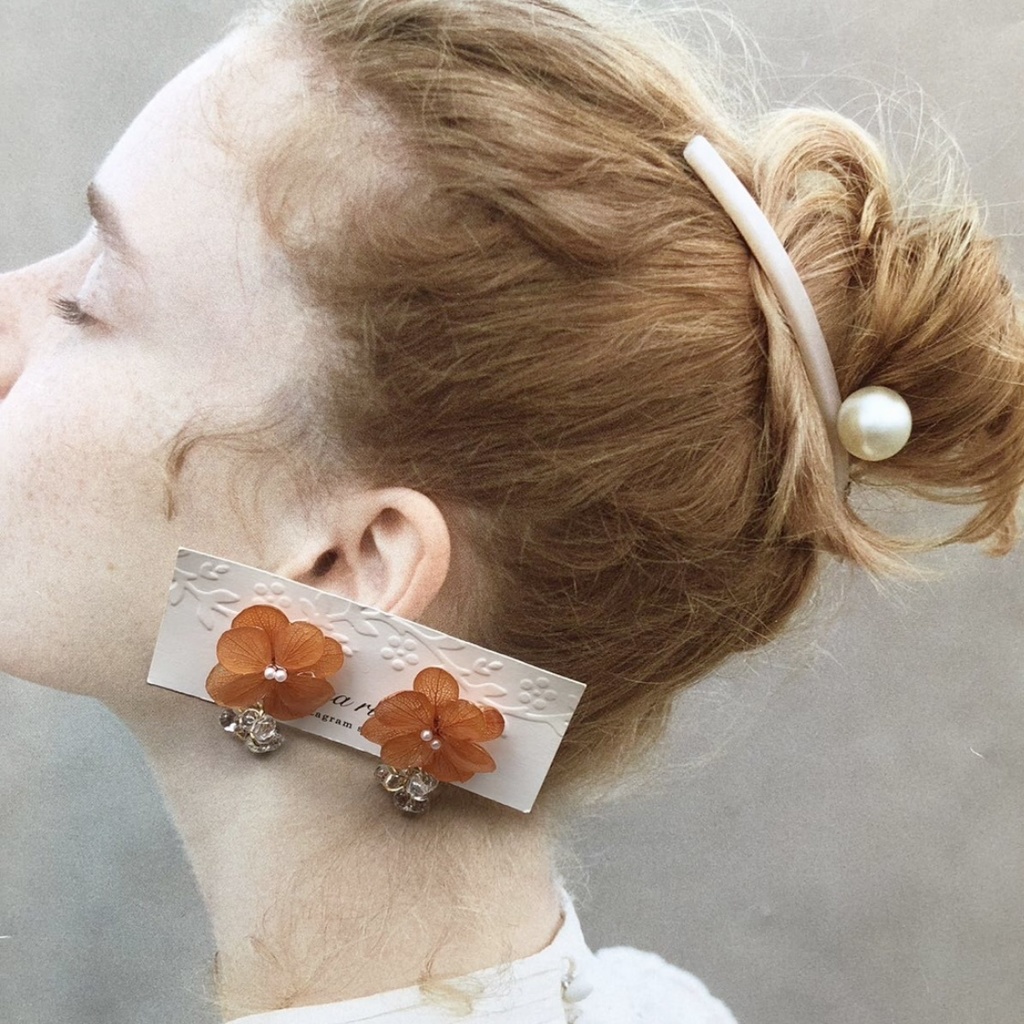 no.94 ブリックオレンジの紫陽花ゆらゆらピアス あじさい 本物のお花 チェコビーズ ファルファーレ サージカルステンレスポスト